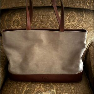 This Ghurka bag is in excellent condition inside and out